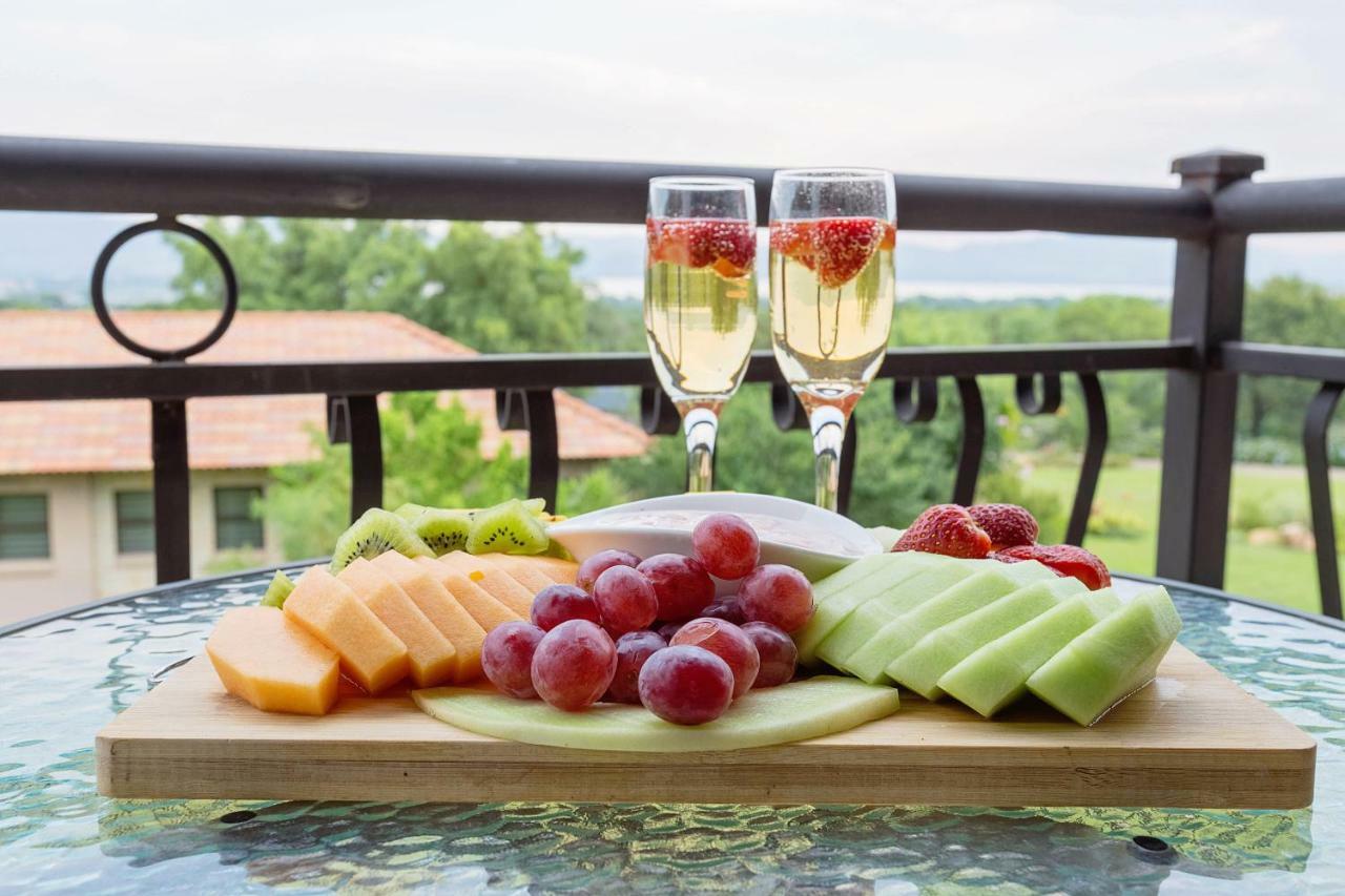Three Oaks And An Aloe Boutique Hotel Hartbeespoort Esterno foto