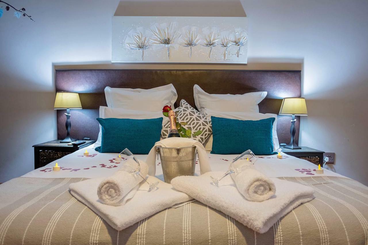 Three Oaks And An Aloe Boutique Hotel Hartbeespoort Esterno foto
